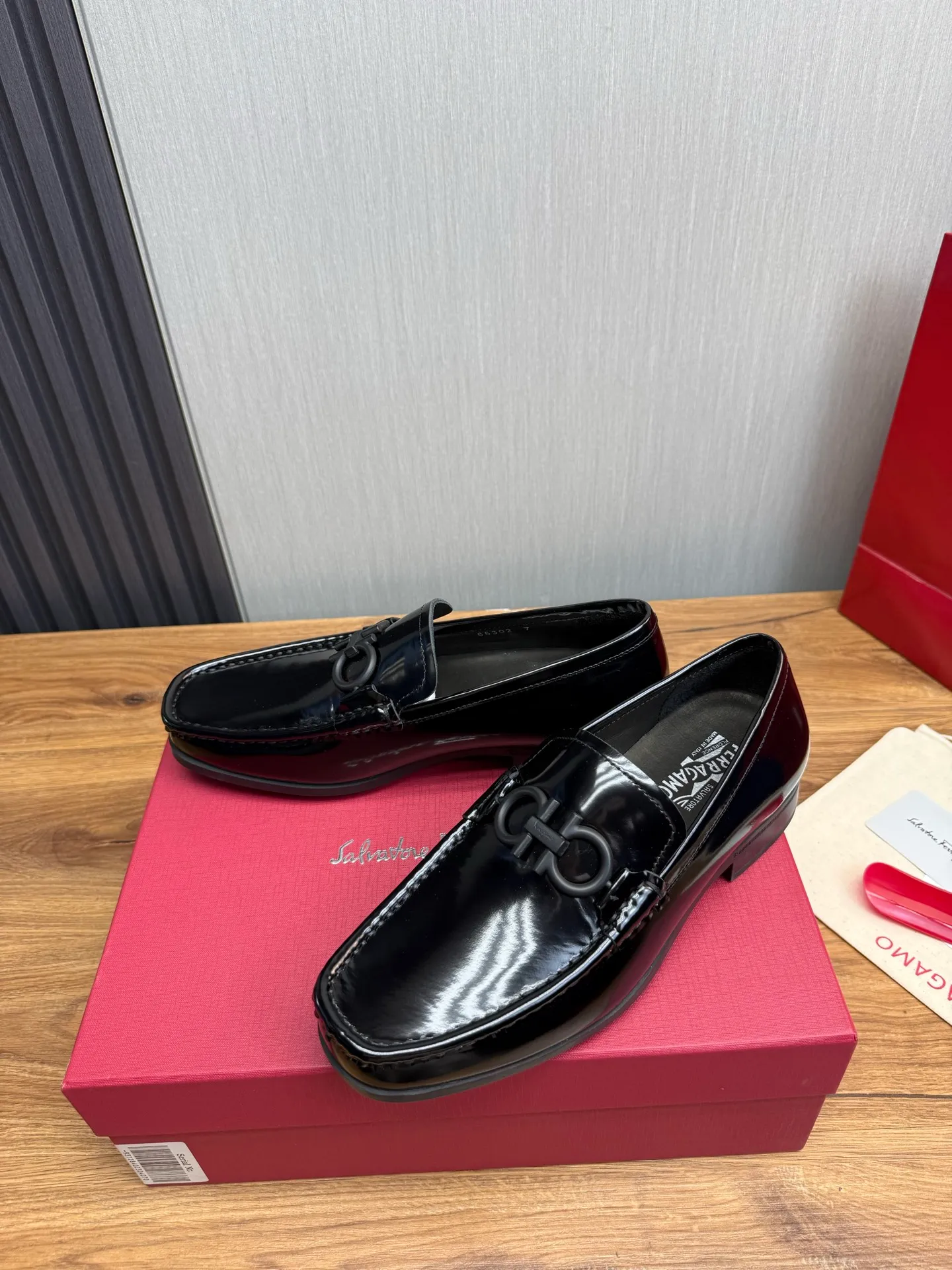 Men's shoes 💰760💰 Ferragamo. [Ferragamo] Men's Loaf leather shoes, the latest hot style, 1:1 original purchase quality, top quality, imported open-edge beaded cowhide leather on the upper, hand-made three-dimensional stitching highlights the round toe design, the inner feet are made of imported cowhide, with original wear-resistant rubber outsole, matching code 39-44, (38, 45 custom-made, non-refundable)